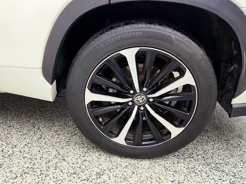 Used 2021 Toyota Highlander XSE FWD image 9