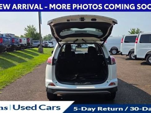 Used 2018 Toyota RAV4 XLE AWD/4WD image 10