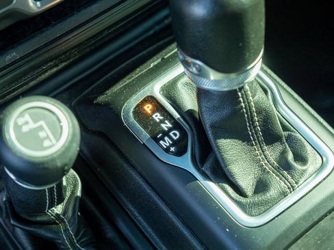 Used 2018 Jeep Wrangler Unlimited Sahara image 20