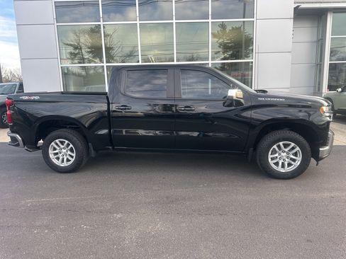 Used 2021 Chevrolet Silverado 1500 LT AWD/4WD image 2