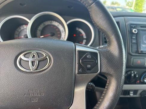 Used 2015 Toyota Tacoma 4x4 Access Cab w/ Convenience Package image 10