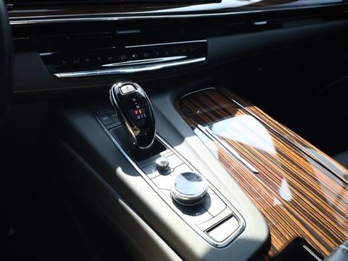 Used 2023 Cadillac Escalade Premium Luxury AWD/4WD image 18