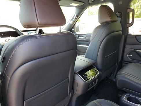 New 2025 Nissan Armada SL w/ Captain's Chari Seat Package image 27