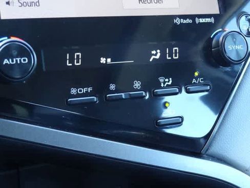 Used 2020 Toyota Camry XLE w/ Navigation Package FWD image 27
