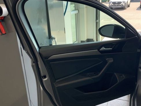 Used 2020 Volkswagen Jetta R-Line image 11