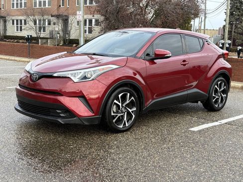 Used 2019 Toyota C-HR XLE image 1