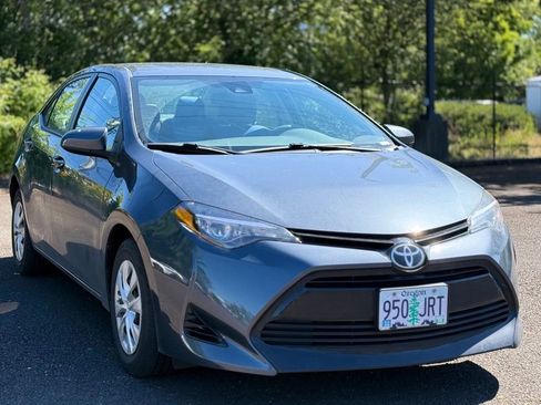 Used 2017 Toyota Corolla LE FWD image 7
