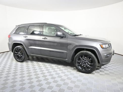 Used 2021 Jeep Grand Cherokee Laredo X image 8