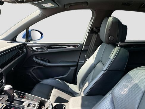 Certified 2026 Porsche Macan AWD/4WD image 26