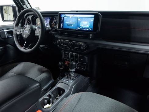 Used 2025 Jeep Wrangler Unlimited Rubicon AWD/4WD image 26