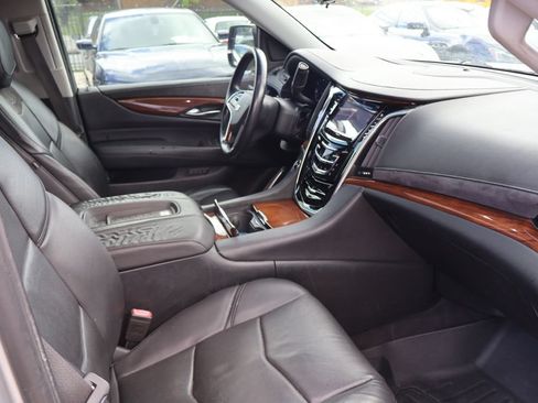 Used 2017 Cadillac Escalade Luxury RWD image 39