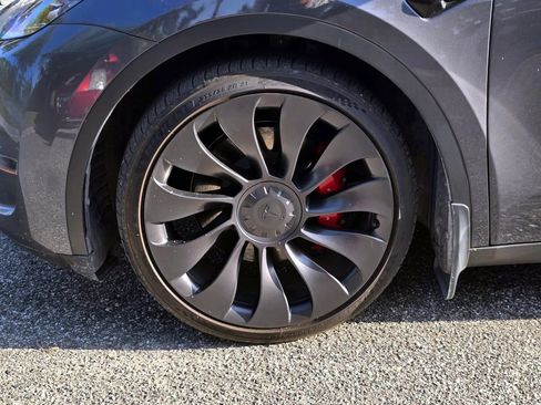 Used 2023 Tesla Model Y Performance AWD/4WD image 9