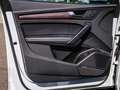 Used 2022 Audi Q5 e Premium Plus w/ Premium Plus Package image 22