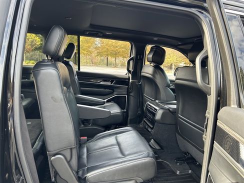 Used 2022 Jeep Wagoneer Series III w/ Premium Group I image 51