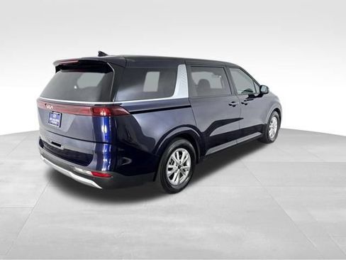 Used 2023 Kia Carnival LX FWD image 5