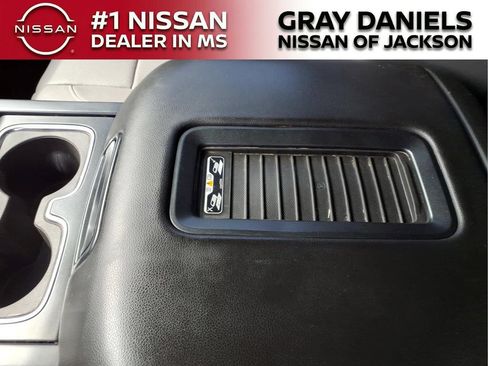 Used 2018 Chevrolet Silverado 1500 LTZ AWD/4WD image 19