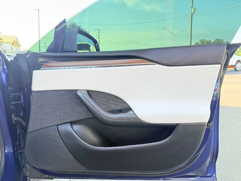 Used 2022 Tesla Model S AWD/4WD image 38
