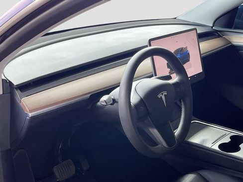 Used 2025 Tesla Model Y Long Range RWD image 9