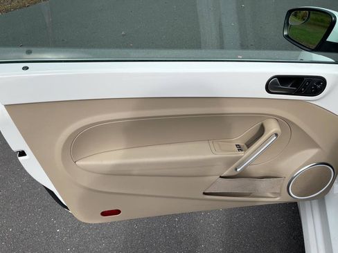 Used 2013 Volkswagen Beetle TDI image 32