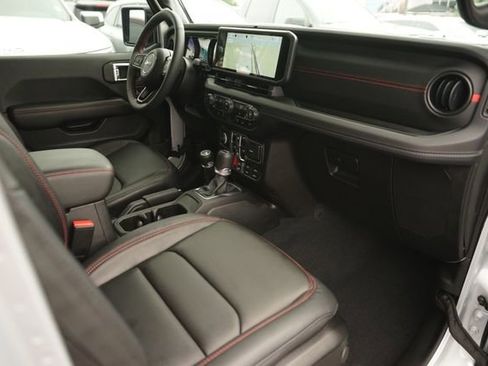 Used 2024 Jeep Wrangler Unlimited Rubicon w/ Technology Group AWD/4WD image 17