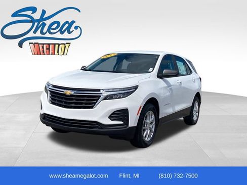 Certified 2022 Chevrolet Equinox LS w/ Driver Confidence II Package AWD/4WD image 1