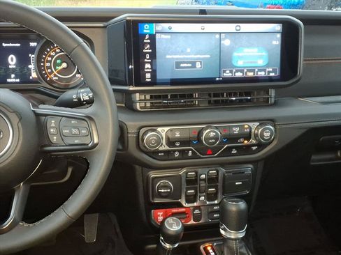 Used 2026 Jeep Gladiator Mojave AWD/4WD image 7