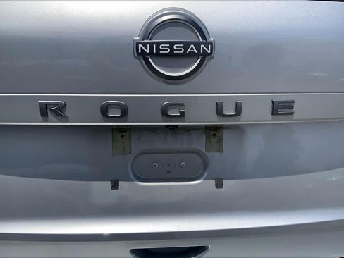 Used 2025 Nissan Rogue SV FWD image 10