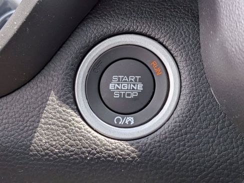 Used 2025 RAM 1500 Laramie AWD/4WD image 29