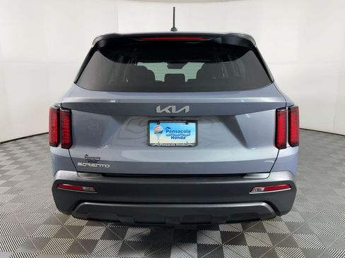 Used 2023 Kia Sorento LX image 8