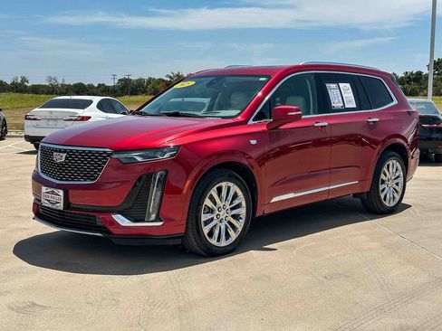 Used 2025 Cadillac XT6 Premium Luxury w/ Technology Package FWD image 7
