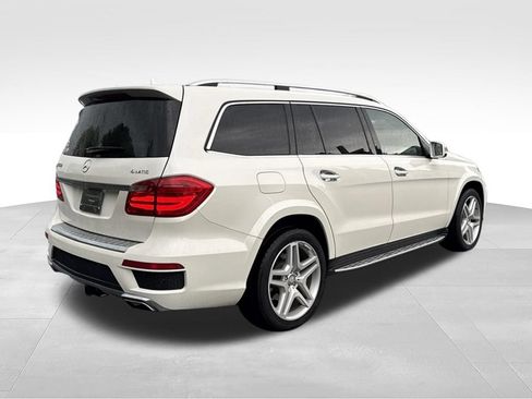 Used 2015 Mercedes-Benz GL 550 4MATIC image 3