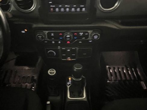 Used 2021 Jeep Gladiator Overland image 25