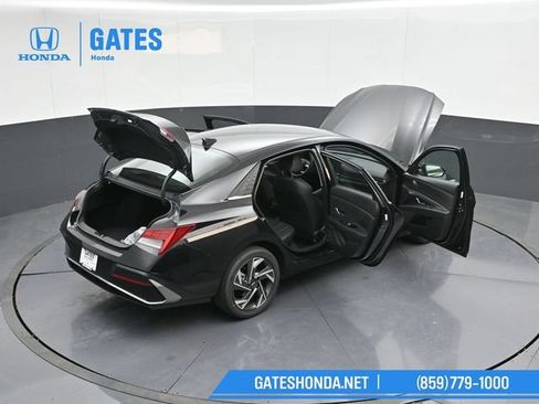 Used 2025 Hyundai Elantra Limited w/ Cargo Package FWD image 58