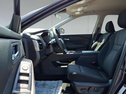Used 2025 Nissan Rogue SV FWD image 15