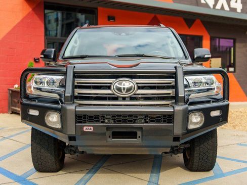 Used 2017 Toyota Land Cruiser image 2