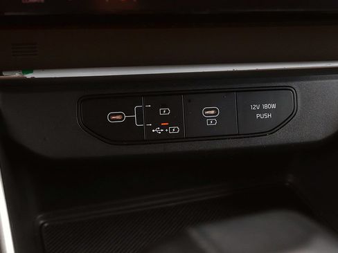 Used 2025 Kia Carnival FWD image 23