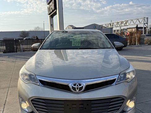 Used 2014 Toyota Avalon Limited image 2