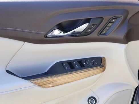 Certified 2019 GMC Acadia Denali w/ Technology Package FWD image 22