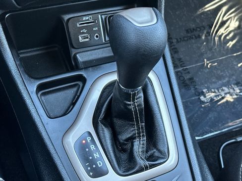 Used 2018 Jeep Cherokee Latitude FWD image 23