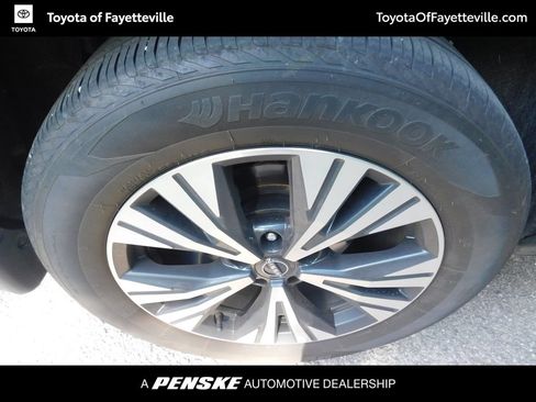 Used 2023 Nissan Rogue SV w/ SV Premium Package AWD/4WD image 8