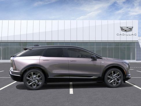 New 2026 Cadillac Optiq Luxury 1 image 5