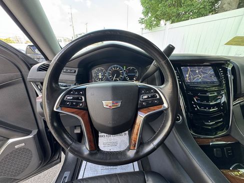 Used 2015 Cadillac Escalade Luxury AWD/4WD image 19