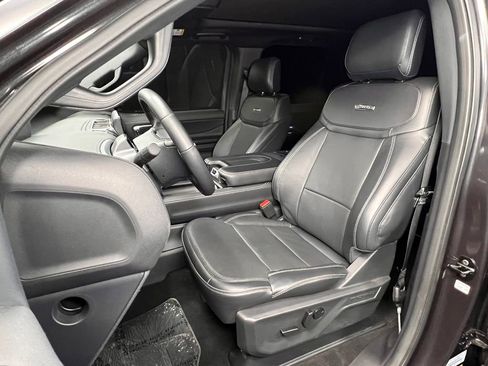 Used 2025 Ford Expedition Max Platinum w/ Stealth Performance Package AWD/4WD image 4