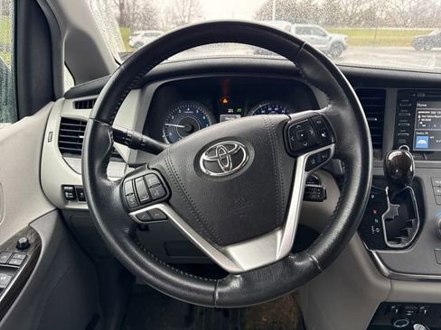 Used 2019 Toyota Sienna XLE Premium image 20