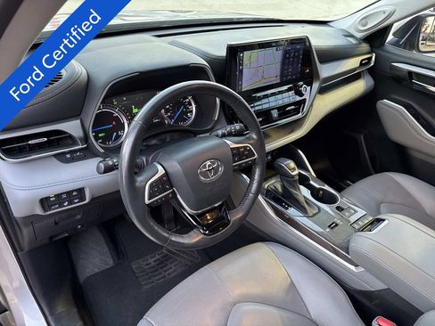 Used 2022 Toyota Highlander Limited image 19