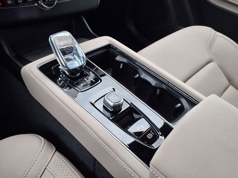 New 2026 Volvo XC90 T8 Core w/ Protection Package Premier image 14