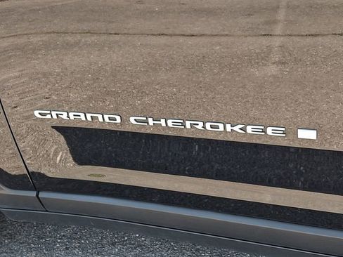 Used 2021 Jeep Grand Cherokee L Limited AWD/4WD image 31