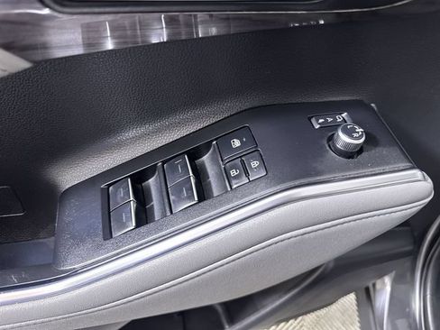 Used 2023 Toyota Highlander Platinum FWD image 24