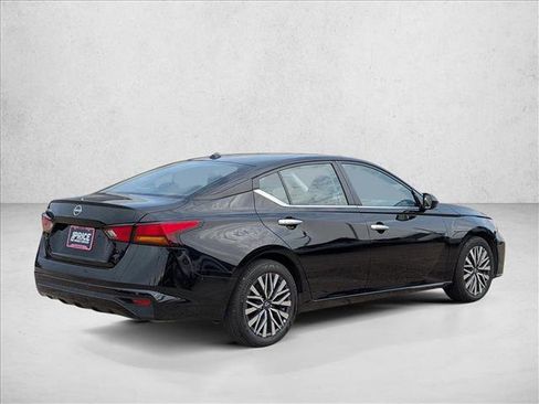 Used 2025 Nissan Altima 2.5 SV FWD image 5
