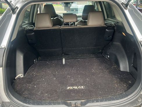 Used 2019 Toyota RAV4 LE w/ Carpet Mat Package AWD/4WD image 23